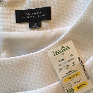 Ladies sleeveless white dress
